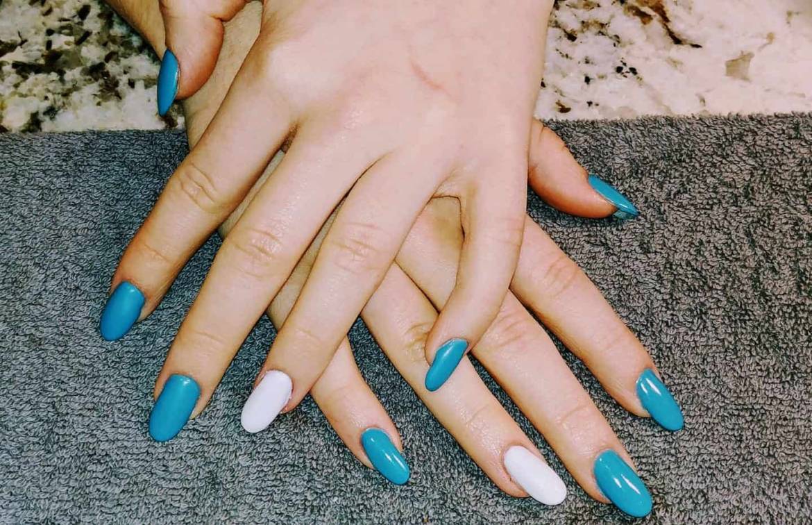 blue-nails-2.jpg